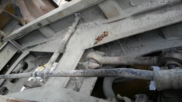 รถบรรทุก 10 ล้อดั๊มพ์ท้องเรือ  ยี่ห้อ NISSAN  ลงหัว HINO 2 เพลา  225 แรงม้า