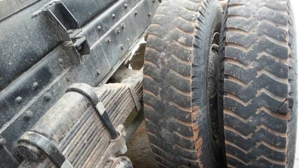 รถบรรทุก 10 ล้อดั๊มพ์ท้องเรือ  ยี่ห้อ NISSAN  ลงหัว HINO 2 เพลา  225 แรงม้า