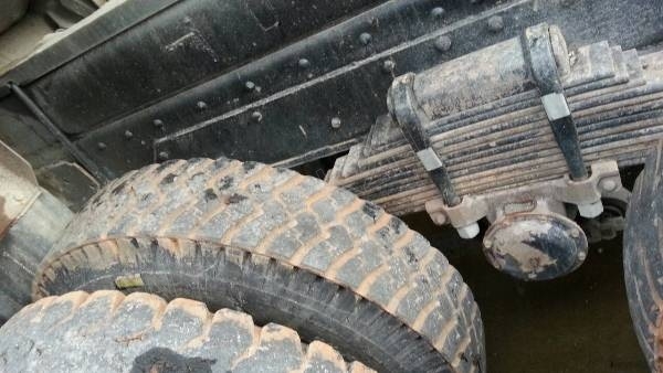 รถบรรทุก 10 ล้อดั๊มพ์ท้องเรือ  ยี่ห้อ NISSAN  ลงหัว HINO 2 เพลา  225 แรงม้า