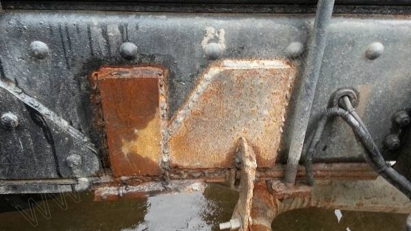 รถบรรทุก 10 ล้อดั๊มพ์ท้องเรือ  ยี่ห้อ NISSAN  ลงหัว HINO 2 เพลา  225 แรงม้า