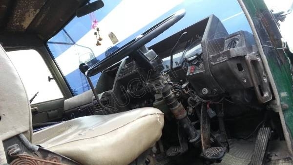 รถบรรทุก 10 ล้อดั๊มพ์ท้องเรือ  ยี่ห้อ NISSAN  ลงหัว HINO 2 เพลา  225 แรงม้า