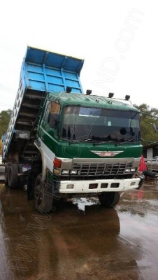 รถบรรทุก 10 ล้อดั๊มพ์ท้องเรือ  ยี่ห้อ NISSAN  ลงหัว HINO 2 เพลา  225 แรงม้า