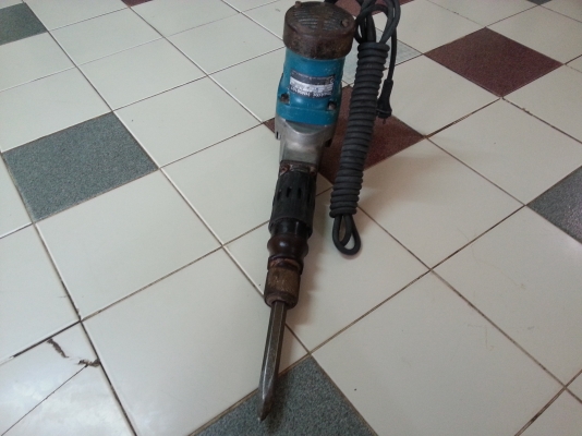ขายเครื่องสกัดแย็กไฟฟ้ายี่ห้อmakitaรุ่นHM0810สภาพดีเครื่องเดิมๆพร้อมใช้งาน