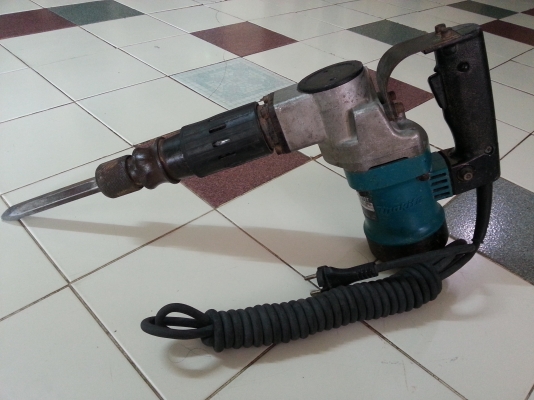 ขายเครื่องสกัดแย็กไฟฟ้ายี่ห้อmakitaรุ่นHM0810สภาพดีเครื่องเดิมๆพร้อมใช้งาน