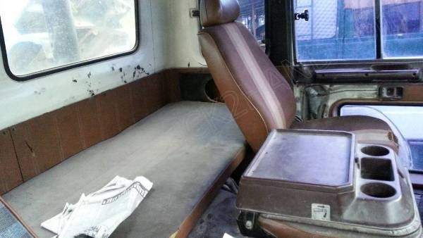 รถบรรทุก 10 ล้อดั๊มพ์ท้องเรือ  ยี่ห้อ NISSAN  ลงหัว HINO 2 เพลา  225 แรงม้า