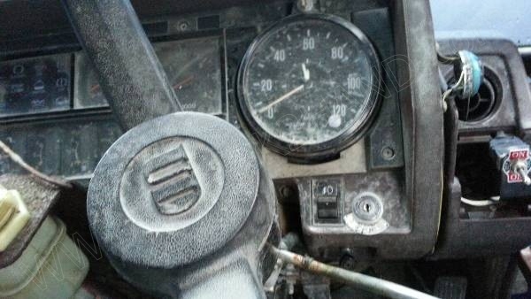 รถบรรทุก 10 ล้อดั๊มพ์ท้องเรือ  ยี่ห้อ NISSAN  ลงหัว HINO 2 เพลา  225 แรงม้า