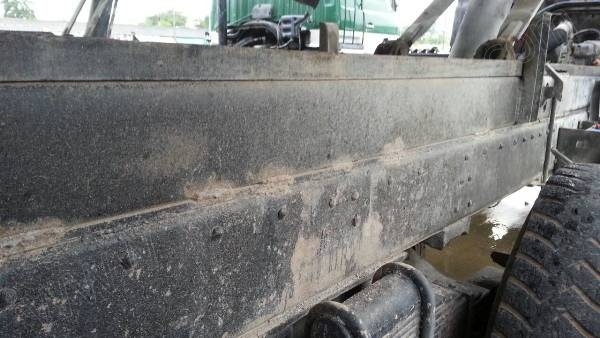 รถบรรทุก 10 ล้อดั๊มพ์ท้องเรือ  ยี่ห้อ NISSAN  ลงหัว HINO 2 เพลา  225 แรงม้า