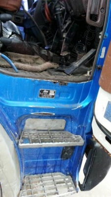 รถบรรทุก 10 ล้อดั๊มพ์ท้องเรือ  ยี่ห้อ NISSAN  ลงหัว HINO 2 เพลา  225 แรงม้า