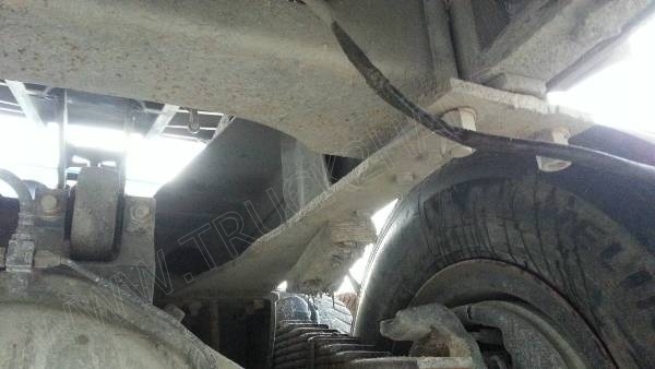 รถบรรทุก 10 ล้อดั๊มพ์ท้องเรือ  ยี่ห้อ NISSAN  ลงหัว HINO 2 เพลา  225 แรงม้า