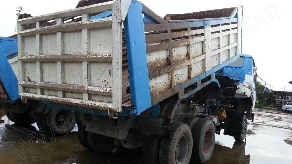 รถบรรทุก 10 ล้อดั๊มพ์ท้องเรือ  ยี่ห้อ NISSAN  ลงหัว HINO 2 เพลา  225 แรงม้า