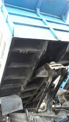 รถบรรทุก 10 ล้อดั๊มพ์ท้องเรือ  ยี่ห้อ NISSAN  ลงหัว HINO 2 เพลา  225 แรงม้า