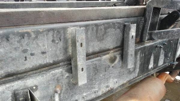 รถบรรทุก 10 ล้อดั๊มพ์ท้องเรือ  ยี่ห้อ NISSAN  ลงหัว HINO 2 เพลา  225 แรงม้า