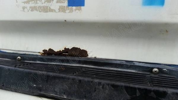 รถบรรทุก 10 ล้อดั๊มพ์ท้องเรือ  ยี่ห้อ NISSAN  ลงหัว HINO 2 เพลา  225 แรงม้า