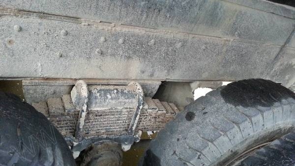 รถบรรทุก 10 ล้อดั๊มพ์ท้องเรือ  ยี่ห้อ NISSAN  ลงหัว HINO 2 เพลา  225 แรงม้า