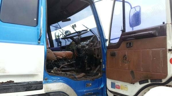 รถบรรทุก 10 ล้อดั๊มพ์ท้องเรือ  ยี่ห้อ NISSAN  ลงหัว HINO 2 เพลา  225 แรงม้า