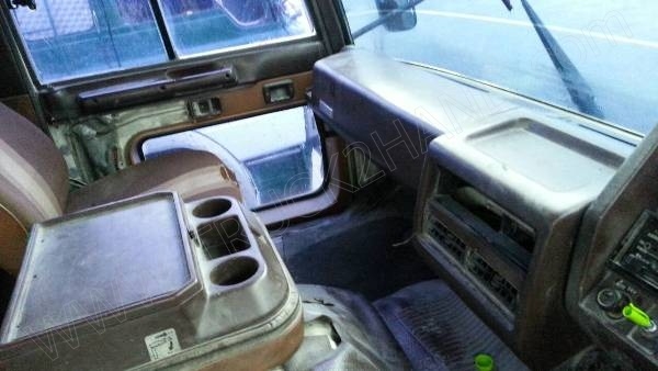 รถบรรทุก 10 ล้อดั๊มพ์ท้องเรือ  ยี่ห้อ NISSAN  ลงหัว HINO 2 เพลา  225 แรงม้า