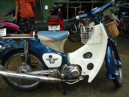 Honda C70 7,700.-