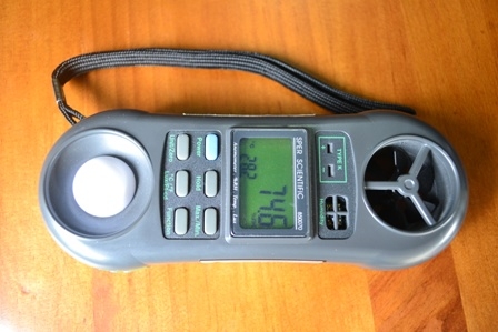 เครื่องวัดความเร็วลม + เครื่องวัดอุณหภูมิ + เครื่องวัดความชื้น + เครื่องวัดแสง  Sper Scientific