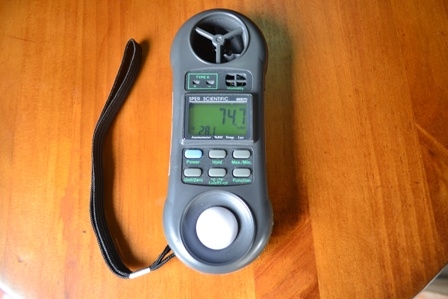 เครื่องวัดความเร็วลม + เครื่องวัดอุณหภูมิ + เครื่องวัดความชื้น + เครื่องวัดแสง  Sper Scientific