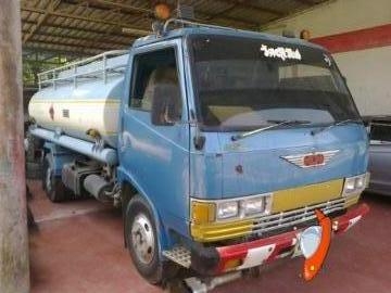 ตอนนี้รถพร้อมที่จะขายแล้วคับ ขายรถ 6 ล้อ บรรทุกน้ำม้น HINO FB 117 แรงม้า เอกสารเล่มทะเบียน ราคาต่อรองได้  0872976734