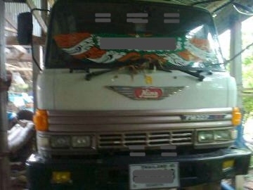 HINO SUMO FM227 - 220 HP EM100 สิบล้อดั๊มพ์ 2 เพลา กระบะดั๊มพ์เหล็ก 12 ตันสภาพสวย เครื่องแน่นแรงดี หัวเก๋งสวยไม่มีผุกร่อน ภายในเก๋งคอนโซลครบพร้อม พวงมาลัยเพาเวอร์ ระบบเบรคทริ๊ปฟี้ ช่วงล่างคัชซีสวยไม่มีบวม ยางสภาพดี 10 เส้นประมาณ 70\% พร้อมใช้งาน เอกสารทะเบ