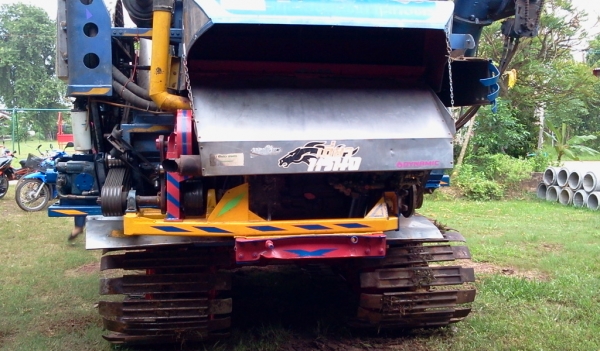 อยากขายรถเกี่ยวข้าวไทยเส็งยนต์ เดี่ยวทรนง