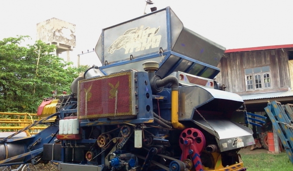 อยากขายรถเกี่ยวข้าวไทยเส็งยนต์ เดี่ยวทรนง