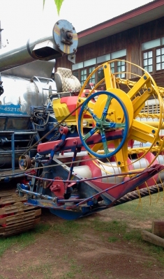 อยากขายรถเกี่ยวข้าวไทยเส็งยนต์ เดี่ยวทรนง