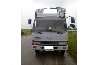 ขาย Hino FC4J ปี 43 กะรบะคาร์โก้พื้นเหล็กคอกแป๊บยาว 5.5 m โทร 088-4501277