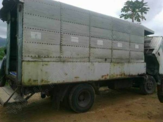 รถบรรทุก 6 ล้อ  ยี่ห้อ MITSUBISHI รุ่น CANTER