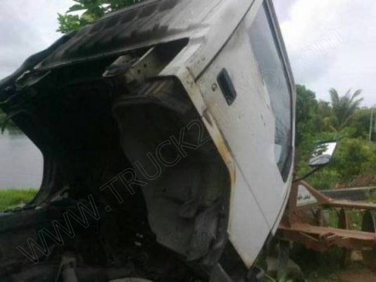 รถบรรทุก 6 ล้อ  ยี่ห้อ MITSUBISHI รุ่น CANTER