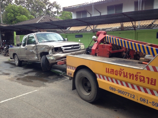 ขายรถยกหกล้่อ NPR พร้อมใช้ครับ