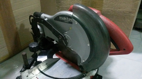 แท่นเลื่อยตัดองศายี่ห้อmaktec ขนาดใบ 10 นิ้ว 1500w สภาพดีๆพร้อมใช้งานครับ
