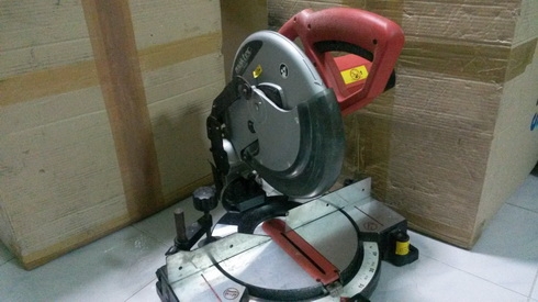 แท่นเลื่อยตัดองศายี่ห้อmaktec ขนาดใบ 10 นิ้ว 1500w สภาพดีๆพร้อมใช้งานครับ