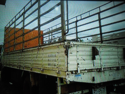 ขายรถบรรทุก 6 ล้อ HINO FD 1 HLD จดทะเบียนปี 48 เครื่อง HO7D 195 ยาง 825 ยาว 6 เมตรทะเบียนพร้อมเครื่องดีคัสซีสวย