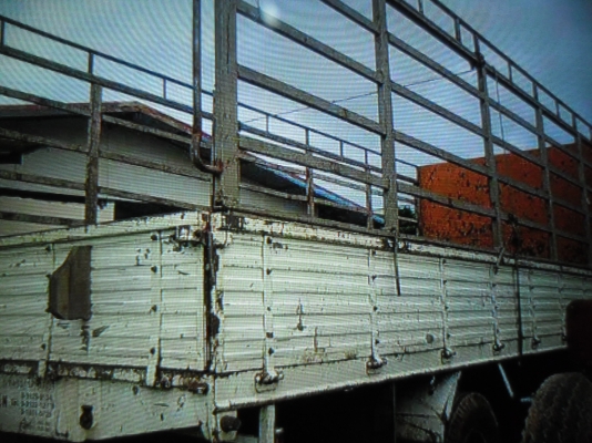 ขายรถบรรทุก 6 ล้อ HINO FD 1 HLD จดทะเบียนปี 48 เครื่อง HO7D 195 ยาง 825 ยาว 6 เมตรทะเบียนพร้อมเครื่องดีคัสซีสวย