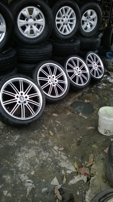 ขายล้อขอบ19 5รู114พร้อมยางชุดละ 12500