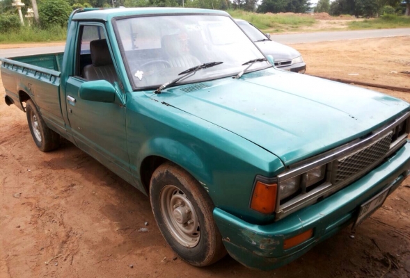 NISSAN 720 - SD22 Diesel 5 ขอ ปี 27 รถสภาพดีสีบางเดิมดี เครื่องแน่นแรงดีไม่มีเยิ้ม ภายในสวยคลาสิค เพดาน เบาะคงสภาพดีไม่มีขาด กระบะ 5 ขอไม่มีผุ ช่วงล่างแน่นดีคัชซีดีไม่มีผุ ยางสภาพดี 4 เส้นประมาณ 60\% พร้อมใช้งาน เอกสารทะเบียนครบพร้อมโอน ราคาต่อรองได้ครับ