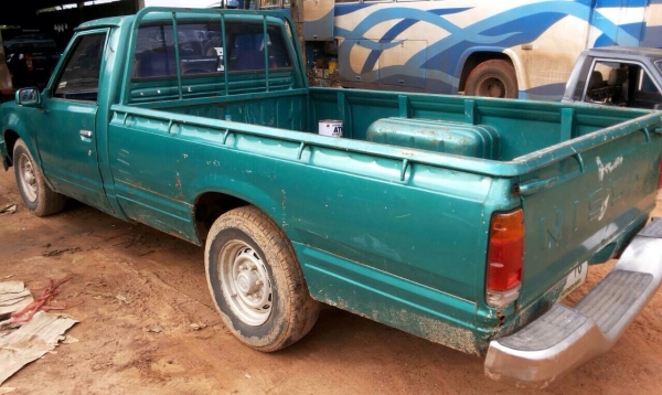 NISSAN 720 - SD22 Diesel 5 ขอ ปี 27 รถสภาพดีสีบางเดิมดี เครื่องแน่นแรงดีไม่มีเยิ้ม ภายในสวยคลาสิค เพดาน เบาะคงสภาพดีไม่มีขาด กระบะ 5 ขอไม่มีผุ ช่วงล่างแน่นดีคัชซีดีไม่มีผุ ยางสภาพดี 4 เส้นประมาณ 60\% พร้อมใช้งาน เอกสารทะเบียนครบพร้อมโอน ราคาต่อรองได้ครับ