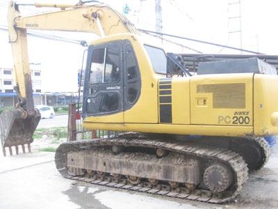ขาย Komatsu PC 200-6 ซีเรียล 8000 กว่า เอกสารเล่มทะเบียน ไฟ้ฟ้าครบแอร์เย็น โทร 088-4501277