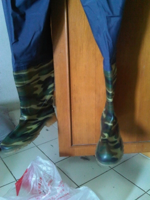 ขายชุดเอี้ยม. กันนํ้า.   หรือจะเดินลุยในไร่ในสวนสบายเลยครับ