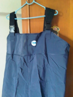 ขายชุดเอี้ยม. กันนํ้า.   หรือจะเดินลุยในไร่ในสวนสบายเลยครับ