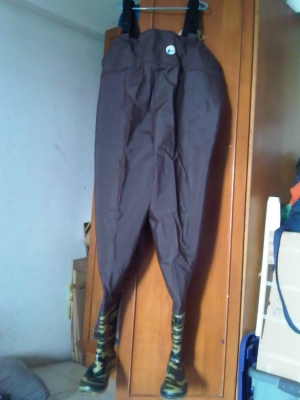 ขายชุดเอี้ยม. กันนํ้า.   หรือจะเดินลุยในไร่ในสวนสบายเลยครับ