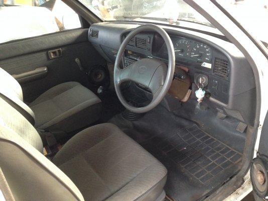 ชาย toyota mighty-x ตอนเดืยว เบ็นซินโรงงาน