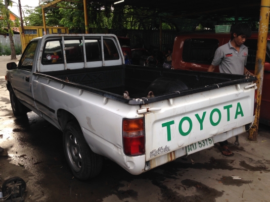 ชาย toyota mighty-x ตอนเดืยว เบ็นซินโรงงาน