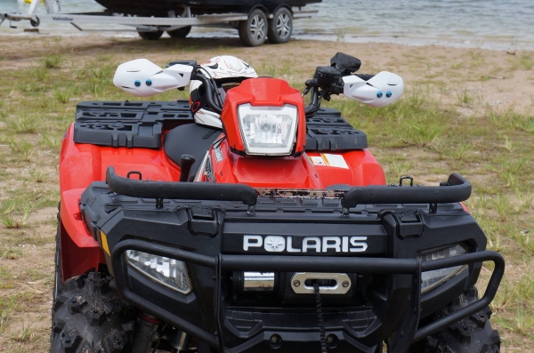 Polaris ขับเคลื่อนสี่ล้อ มีวินซ์ สภาพพร้อมใช้
