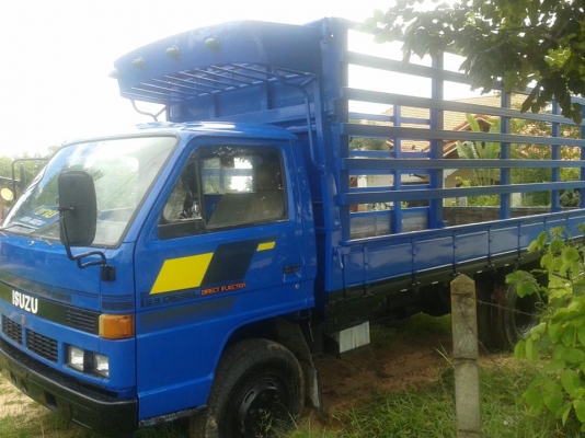 รถบรรทุกหกล้อisuzu 115 แท้ครับ รถสวย น็อต หน้า หลัง 6 รู