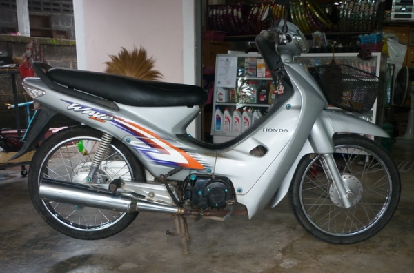 เวฟ 100 ปี 47 รถเดิมเครื่องดี มีสองคัน สองสีคันละ  14500 บาท