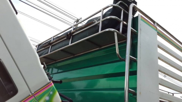 ISUZU FRR 210  แรง  รถบรรทุก 6 ล้อ กระบะไม่ดั๊ม