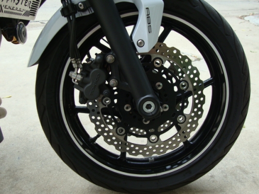 ขอขาย er6n 2012 สีขาว สวย เดิมๆๆคับ